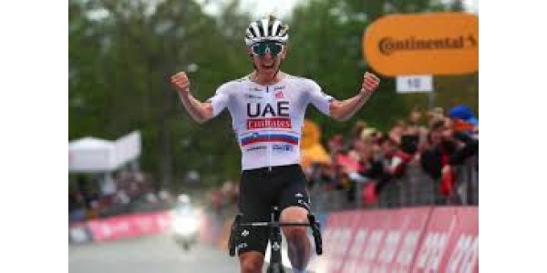 Pogačars rosa Castelli-Trikot beim Giro d'Italia